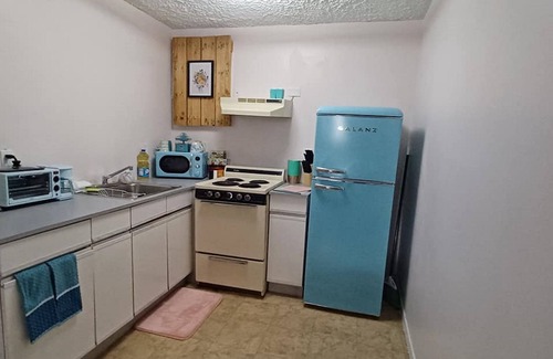 Sebring Apartment | Home Town Takeover Downtown Stay!- Views of the Postcard Mural