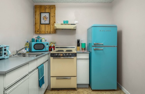 Sebring Apartment | Home Town Takeover Downtown Stay!- Views of the Postcard Mural