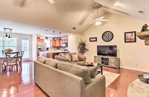 Pigeon Forge Cottage | Home w/Community Pool - 2 Miles to The Island!