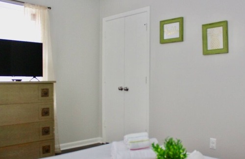Fayetteville House | Home w/ full kitchen, smart TVs and office desk. Great for families!