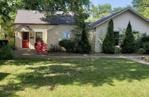 Libertyville House | Home w/Garage in DT Libertyville Near Naval Base!