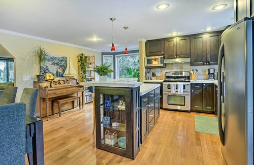 Picnic Point-North Lynnwood House | Home w/Hot Tub: 7 Mi to Edmonds Waterfront!