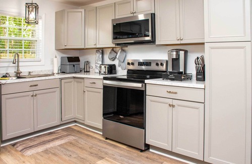 Clarksville Cottage | Home w/Hot Tub, Playset & Grills in Clarksville!