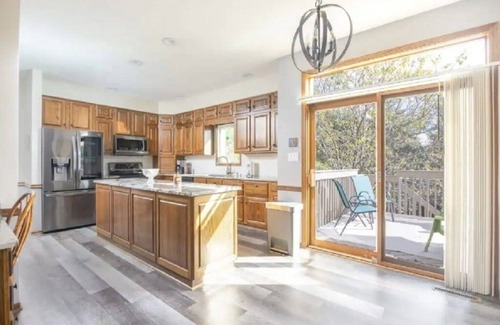 Clive House | Home w/Hot Tub -Spacious, Quiet Neighborhood Near Des Moines, IA.