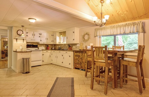 Plymouth House | Home w/Outdoor Entertainment Area in Ashland!