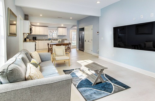 Parker House | Home w/Private Yard - Walk to Swamp Rabbit Trail