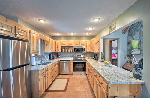 Hiawassee House | Home w/Spacious Deck, BBQ, Game Room & Lake Views