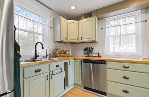 Sturgeon Bay House | Home walking distance to all Downtown Sturgeon Bay! Across from Coffee House!