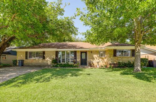 Euless House | Home with Backyard Oasis Less Than 7 Mi to ATandT Stadium!