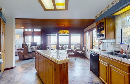 Mendocino House | Home with Fireplace, Private Hot Tub, Deck, & Ocean Views