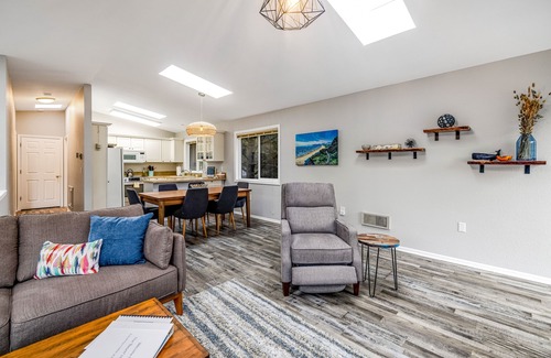 Tierra Del Mar House | Home with gas fireplace, washer/dryer, & 2 outdoor spaces - walk to beach