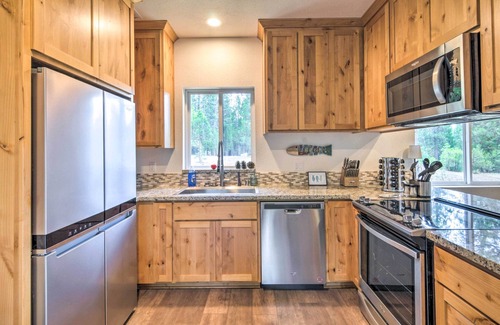 Lake Almanor West House | Home with Hot Tub ~ 1/2 Mile to Boat Launch!
