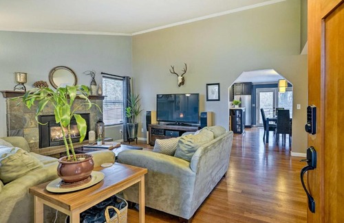 Picnic Point-North Lynnwood House | Home with Hot Tub 7 Mi to Edmonds Waterfront!