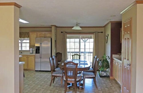 Hardin County House | Home with HOT TUB by Garden of the Gods in Shawnee National Forest.