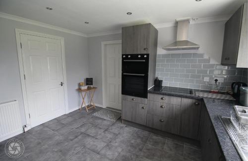 Forsbrook House | Home with HotTub near AltonTowers & Waterworld sot