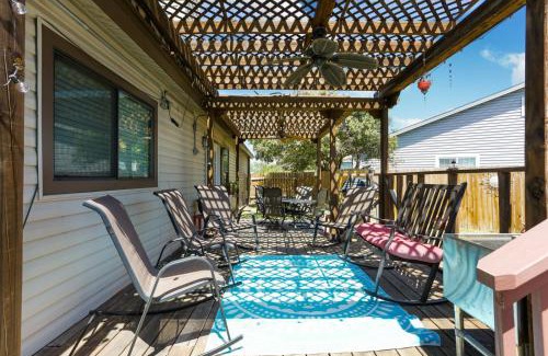 Heritage Villa | Home with pool near Sea World & Lackland