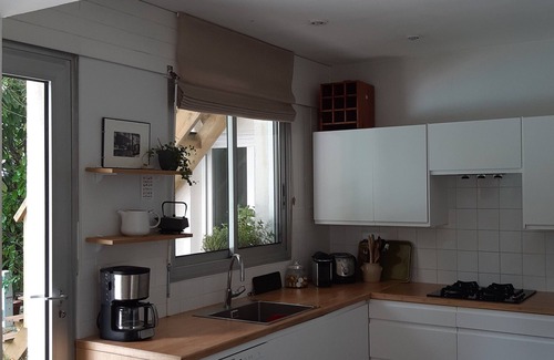 La Rochelle House | Home with south facing pool not overlooked in La Rochelle