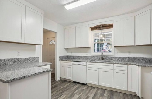 Cypress House | HOME WITH STUNNING VIEWING