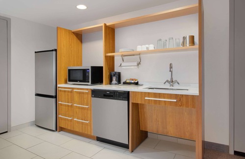 Executive Park Hotel | Home2 Suites by Hilton Charlotte I-77 Tyvola Rd