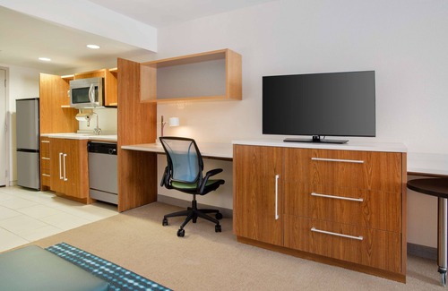 Executive Park Hotel | Home2 Suites by Hilton Charlotte I-77 Tyvola Rd