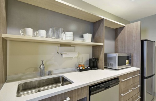 Plymouth Hotel | Home2 Suites by Hilton Plymouth, MN