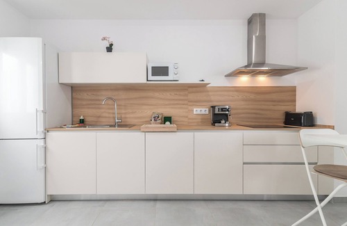 Vecindario Apartment | Home2Book Bright Retreat with Patio & Roof Access