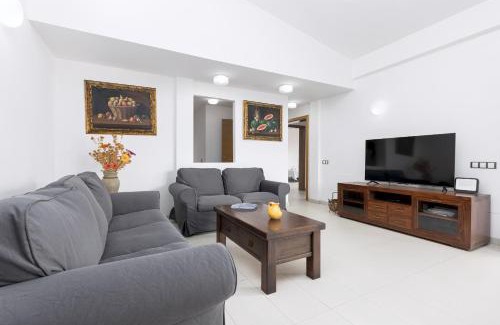 Geafond Ski Chalet | Home2Book Chill BBQ Hideaway in Corralejo