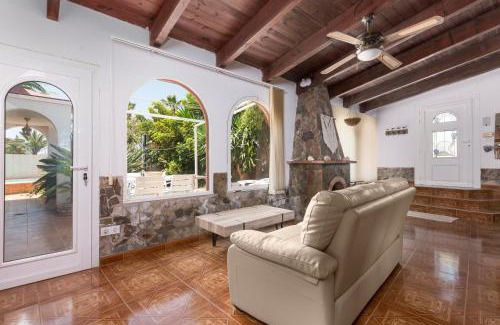 Triquivijate House | Home2Book Quiet Villa with Private Pool