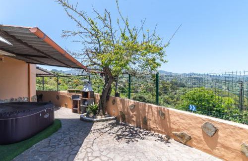 Valleseco House | Home2Book Valleseco Mountain Views, BBQ & Jacuzzi