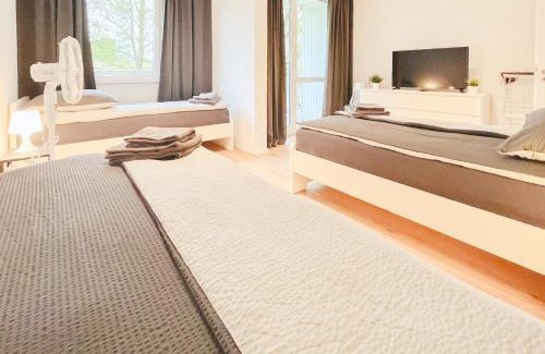 Hackenbroich Apartment | Home4Now DOR02 Monteursunterkunft in Dormagen I 3 Schlafzimmer für 6 Personen I Küche I SmartTV I WiFi