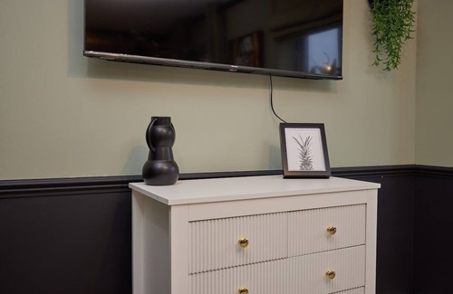 Leeds House | Homebird Property - Honeybourne