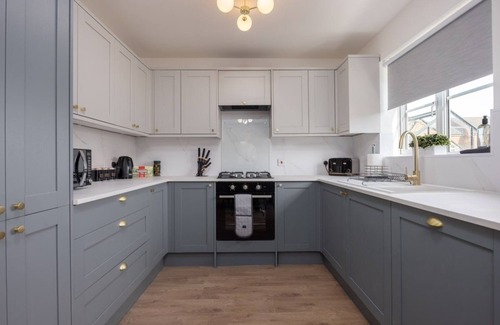 Leeds House | Homebird Property- Maison Deluxe