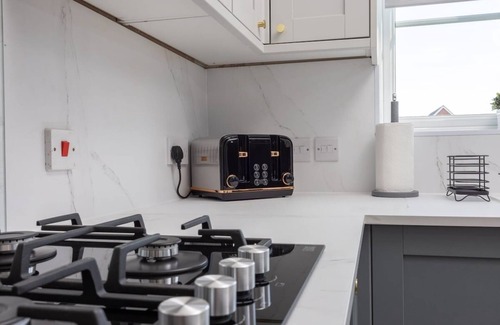 Leeds House | Homebird Property- Maison Deluxe