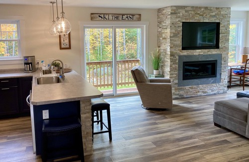 Carrabassett Valley House | Homecoming weekend available. Low fall rates. Bookings open for ski season.