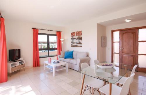 Salobre House | HomeForGuest Salobre Villa, 5pax, pool and great views