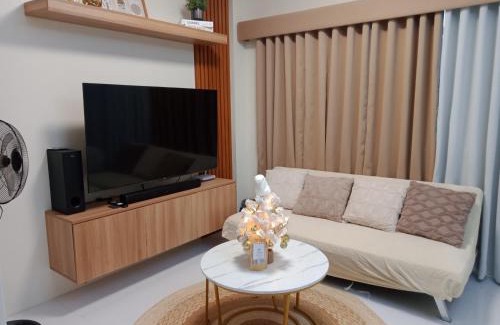 Lipa Apartment | homefortzone Lipa fully interior netflix pool and free parking