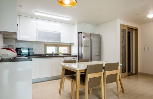 Okpo-dong Apartment | Homefourest Residence Hotel Okpo