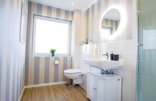 Sudostviertel Apartment | Homefy Come-Together Apartment - Balkon - Aufzug - Free Parking - Smart TVs