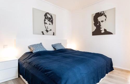 Dusseldorf Old Town Apartment | HOMEFY OLDTOWN APARTMENT - 6 people - 2 bath - balcony - top location