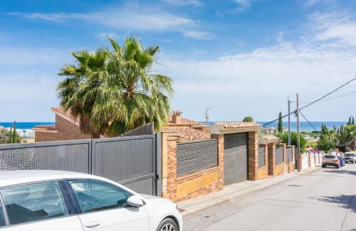 Santa Susanna Villa | HomeHolidaysRentals Electra