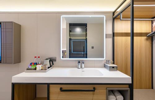 North Chaoyang Hotel | HomeInn Plus at China Intl Exhibition Center and Liufang Subway Stn