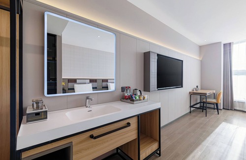 North Chaoyang Hotel | HomeInn Plus Guozhan Liufang Subway Stn