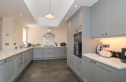 Somerton Cottage | HOMELAND, family friendly, with a garden in Somerton