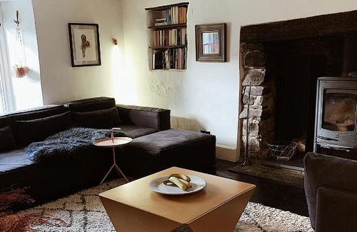Dolton House | Homelea Cottage