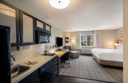 Exchange Place North Hotel | Homelike Staycation with Full Kitchen, Onsite Parking, Pets are Welcome!
