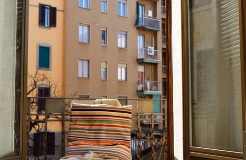 Casoretto Apartment | HomeLovers two-rooms apartment Lambrate Metro Station