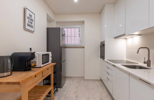 Santa Isabel Apartment | Homely 2BDR Apartment w/Terrace by LovelyStay