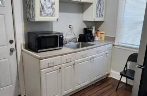 East Cleveland House | Homely 3bd Room