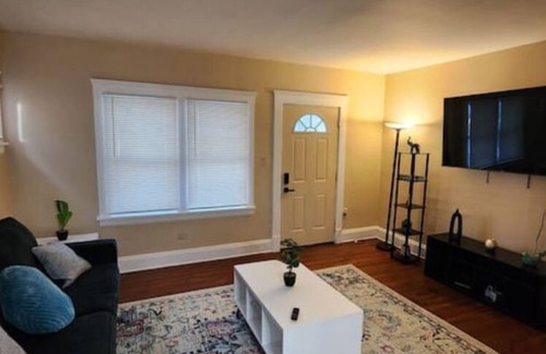 East Cleveland House | Homely 3bd Room