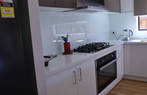 Wyndham Vale House | Homely 4 bedroom house with central cooling and WiFi in brilliant Wyndham.